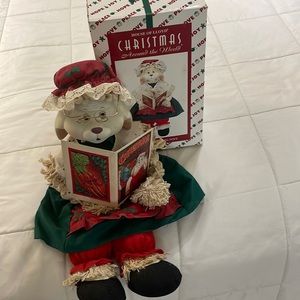 Vintage 1996 House of Lloyd Grannie Flo Bunny Christmas Around the World Sitter